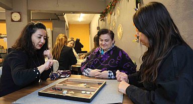 Ev günlerinden esinlenerek kadın kafeyi kurdu