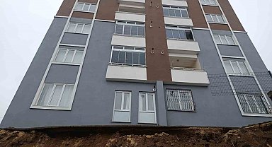 Ev sahibi, duvar çökmesini 'deprem' zannetmiş