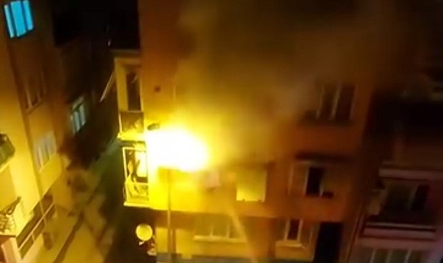 Evin balkonunda çıkan yangın paniğe neden oldu