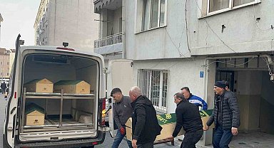 Evinde istiflediği giysi yığınlarının arasında ölü bulundu