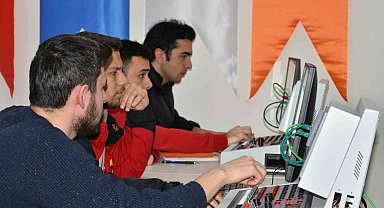 Farklı kuruluşlarda 380 kişi işe başladı