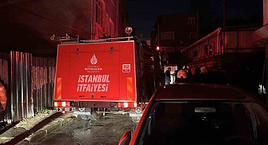 Fatih'te 5 katlı binada yangın: 6 kişi dumandan etkilendi