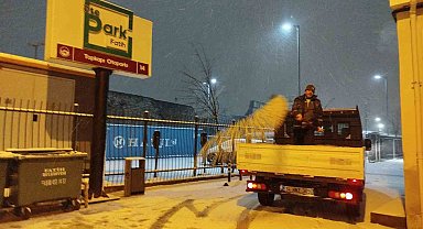 Fatih'te kar mesaisi: 350 personel, 80 araç sahada