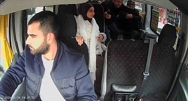 Fenalaşan yolcu için direksiyonu hastaneye kırdı