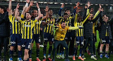 Fenerbahçe, Süper Kupa galibiyetini taraftarlarıyla yaşadı