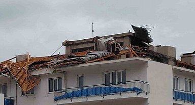 Fırtına ilçe emniyet amirliğinin çatısını uçurdu