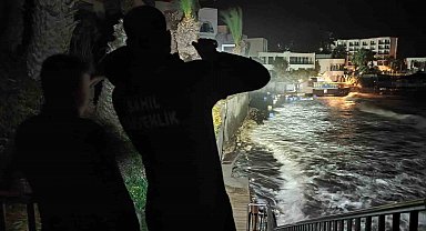 Fırtına, iskelede çalışan işçileri denize düşürdü: 1 ölü, 2 yaralı