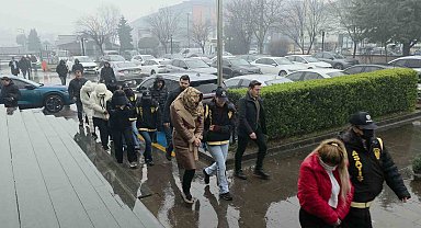 Fuhşa aracılık iddiasıyla gözaltına alınan 9 kadın adliyeye sevk edildi