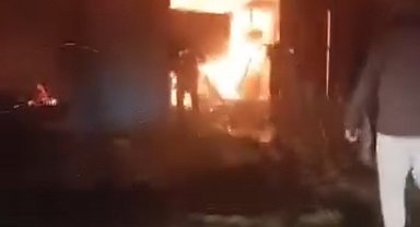 Garajda çıkan yangında traktör kullanılamaz hale geldi