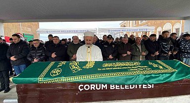 Gazeteci Cüneyt Özdemir'in annesi Çorum'da toprağa verildi