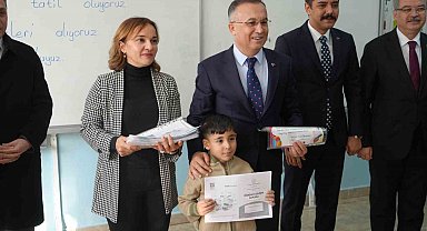 Gaziantep'te 690 bin öğrenci karne heyecanı yaşadı