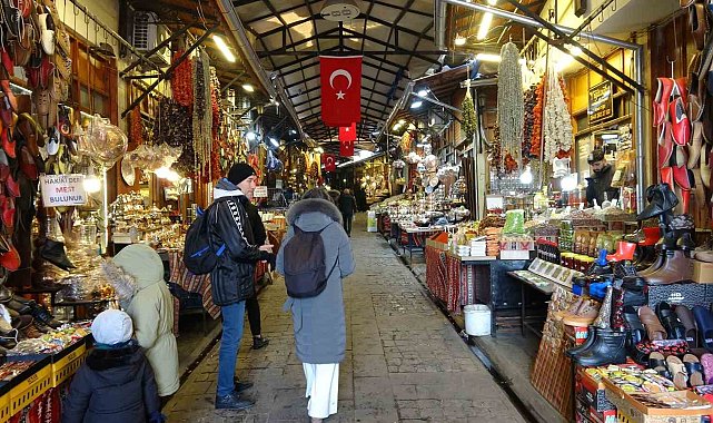 Gaziantep'te kar yağışı tarihi çarşıları sessizliğe bürüdü