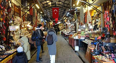 Gaziantep'te kar yağışı tarihi çarşıları sessizliğe bürüdü
