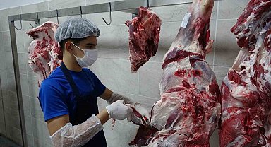 Gaziantep'te öğrenciler günde 12 bin kişiye yemek hazırlıyor