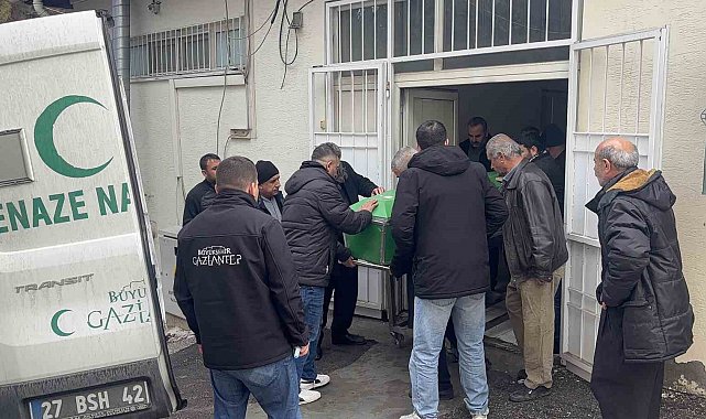 Gaziantep'te otomobil tıra arkadan çarptı: 3 kardeş hayatını kaybetti