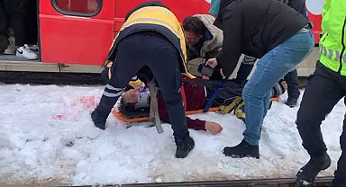 Gaziantep'te tramvayın çarptığı adam yaralandı