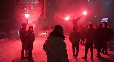 Gaziantep'te yeni yıl kar yağışı altında coşkuyla kutlandı