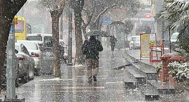 Gaziantep'te yoğun kar yağışı etkili oluyor