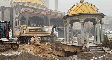 Gaziantep'te yoğun yağış sonrası cami avlusu çöktü