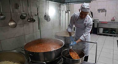 Gebze'deki aşevinden ayda 7 bin 800 öğün sıcak yemek