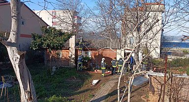 Gecekonduda çıkan yangın büyümeden söndürüldü