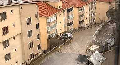 Gemlik'te şiddetli lodos sebebiyle çatılar bir bir uçtu