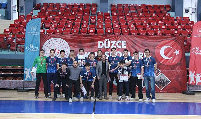 Genç erkekler futsal heyecanı sona erdi