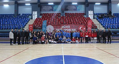Genç kızlar futsalda şampiyon Düzce Spor Lisesi oldu