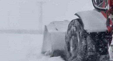 Gercüş'te hastalar için yollar küreklerle açıldı