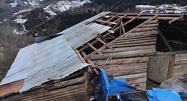 Giresun'da fırtınada bazı seralar ve yayla evleri hasar gördü