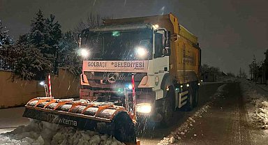 Gölbaşı Belediyesi, kar küreme ve tuzlama çalışmalarına aralıksız devam ediyor