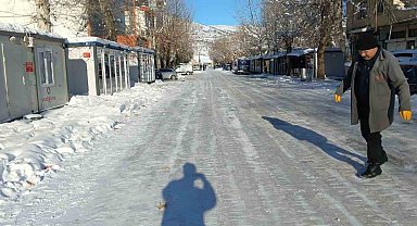 Gölbaşı'nda yollar buz pistine döndü