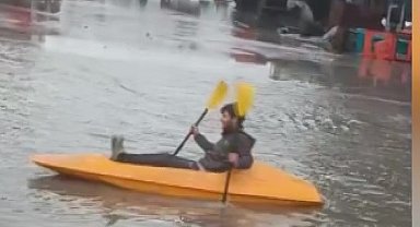 Gölde değil sokakta kano keyfi