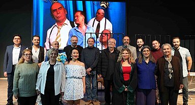 Gömeç Kent Tiyatrosu izleyenleri kahkahaya boğdu