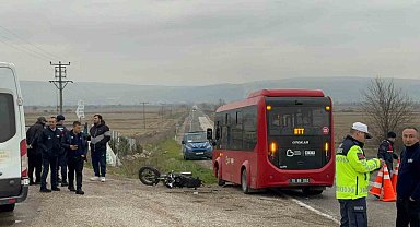 Gönen'de minibüs ile motosiklet çarpıştı: 1 yaralı