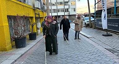 Görme engelli bireyler bu kursta hem sosyalleşiyor hem de günlük hayatlarını kolaylaştırıyor