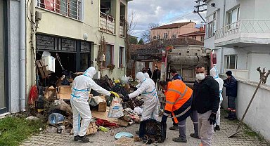 Görükle'de iki katlı çöp evden 9 kamyon çöp çıktı