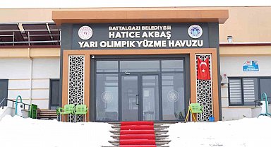 Göztepe Hatice Akbaş Yarı Olimpik Yüzme Havuzu'nda yeni dönem eğitimleri