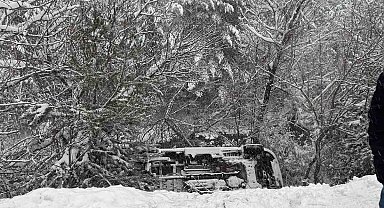 Gümüşhane'de ambulans dere yatağına yuvarlandı