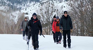 Gümüşhane'de beyaz yolculuk: Dağcılar kar üstünde buluştu