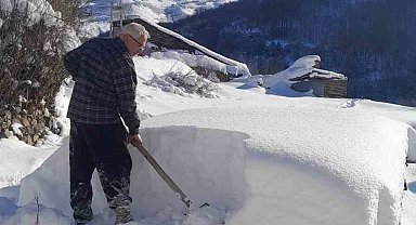 Gümüşhane'de vatandaşların zorlu kış mesaisi