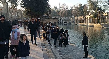 Güneşi gören soluğu Balıklıgöl'de aldı