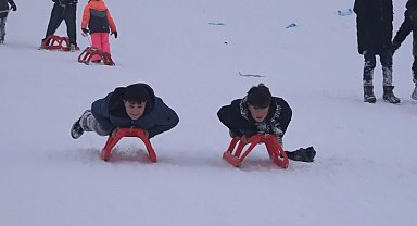 Güzeldağ Kayak Merkezi 15 bin kişiyi ağırladı