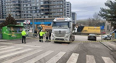 Hafriyat kamyonunun üzerinden geçtiği kadın ağır yaralandı