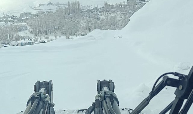 Hakkari'de 36 yerleşim yerinin yolu ulaşıma kapandı