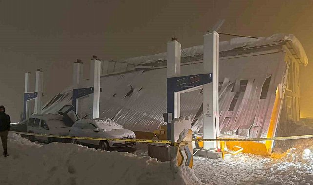 Hakkari'de akaryakıt istasyonunun çatısı çöktü: 8 kişi yaralandı