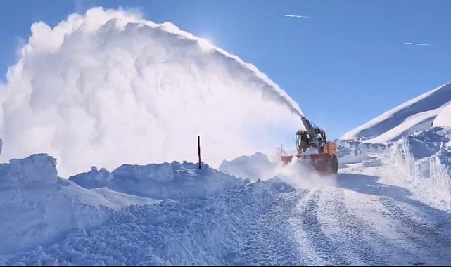 Hakkari'de karla mücadele: 294 yerleşim yerinin yolu ulaşıma açıldı