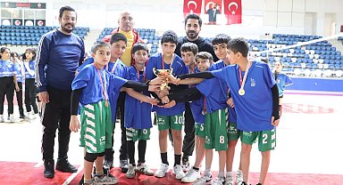 Hakkari'de Küçükler Voleybol İl Birinciliği sona erdi