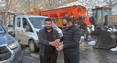 Hakkari'de yaralı kekliğe şefkat eli