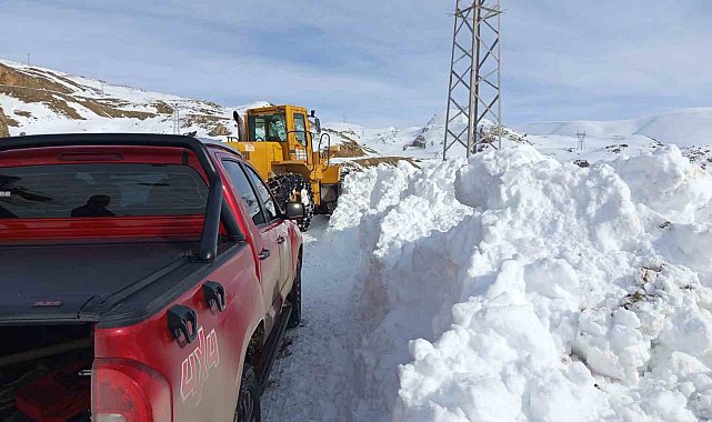 Hakkari'de zorlu kışta su seferberliği